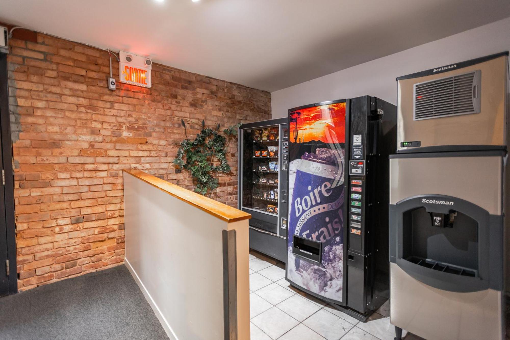 Hotel Le Roberval Монреал Екстериор снимка