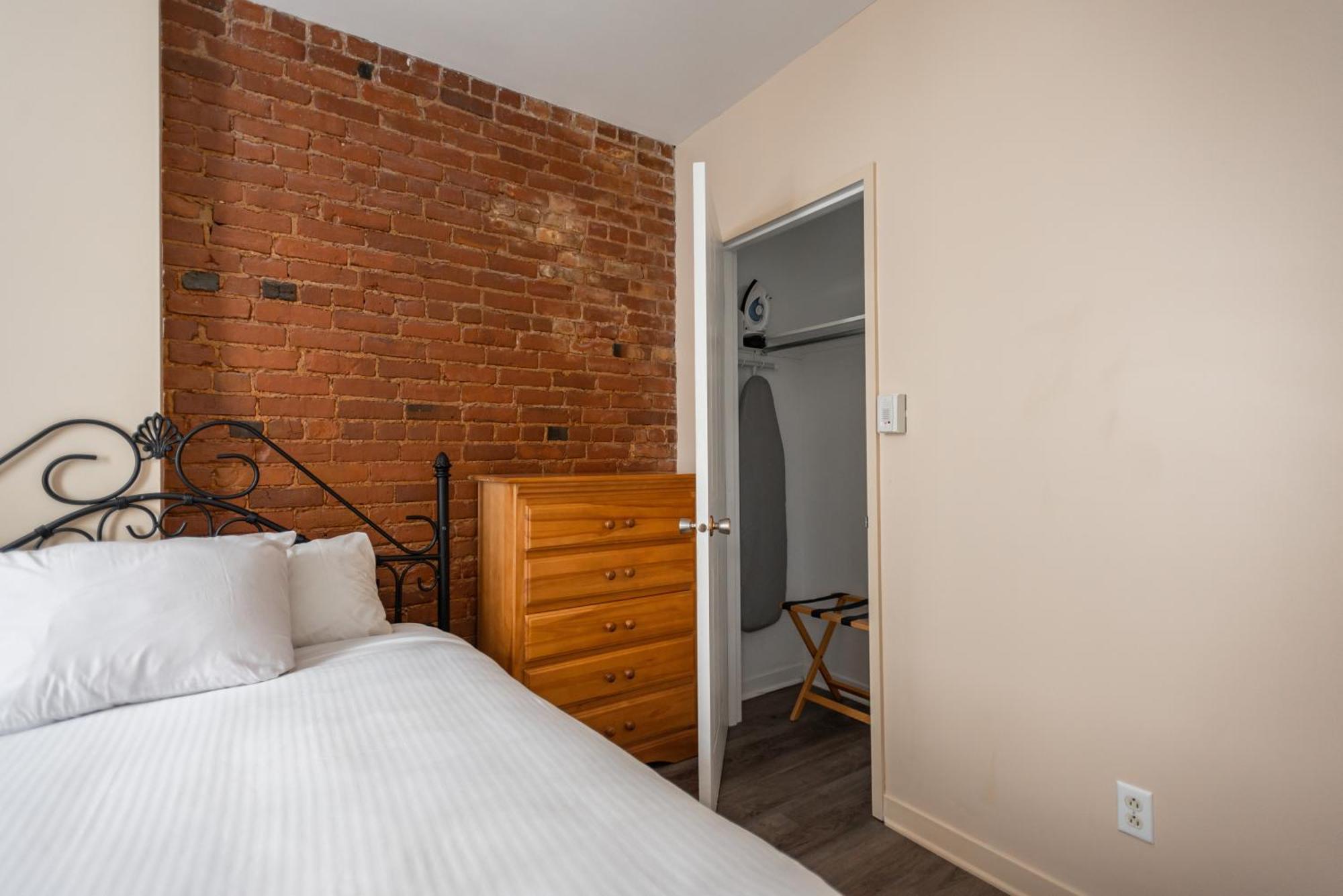 Hotel Le Roberval Монреал Екстериор снимка