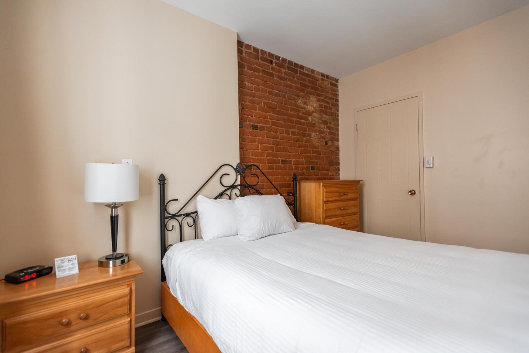 Hotel Le Roberval Монреал Екстериор снимка
