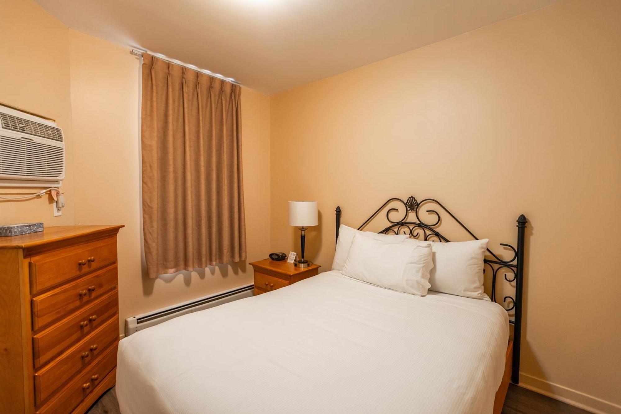 Hotel Le Roberval Монреал Екстериор снимка